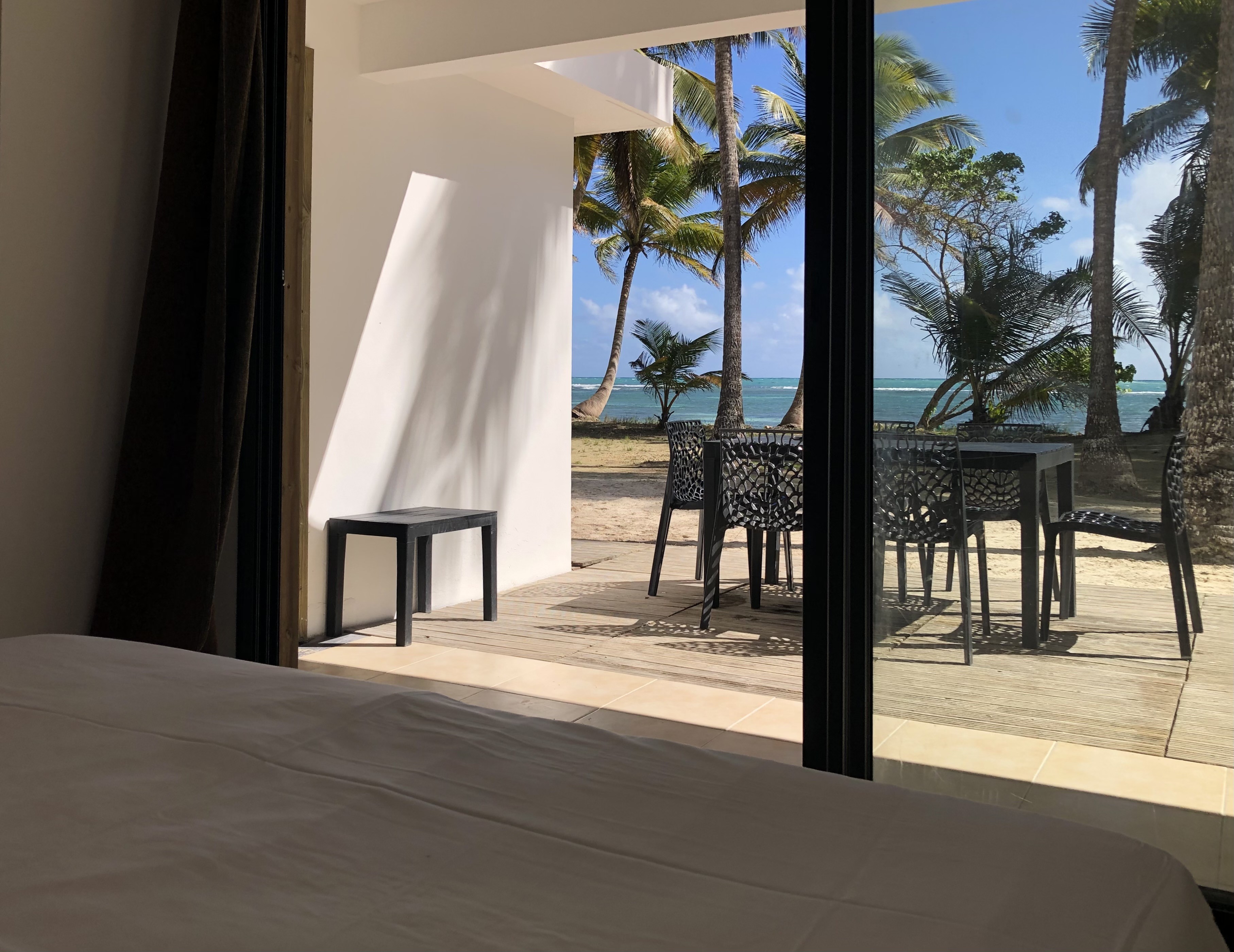 Be on the beach lagoon chambre 1 vue mer terrasse